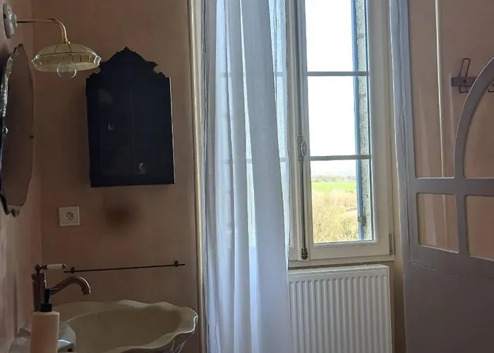 לינה וארוחת בוקר Maison Nathis Saint-Sulpice-de-Roumagnac