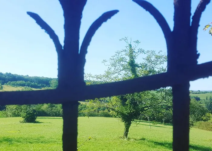 Couette-café Maison Nathis Saint-Sulpice-de-Roumagnac